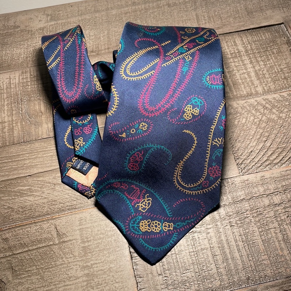 Paul Stuart 100% handmade silk tie
